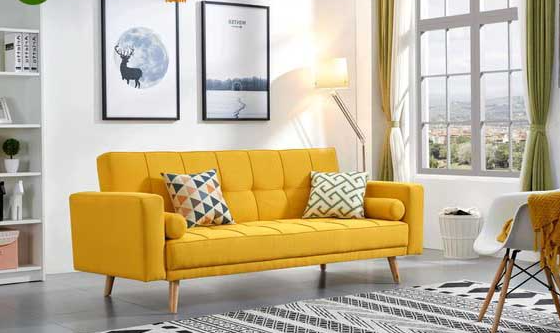 Tường màu vàng chọn mua ghế sofa màu trắng tinh tế