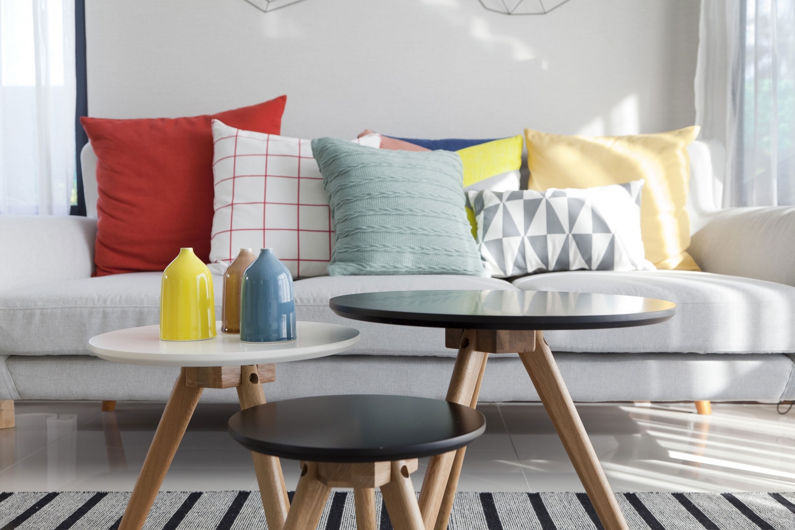Bỏ túi 6 ý tưởng trang trí không gian phòng khách với sofa nhỏ4